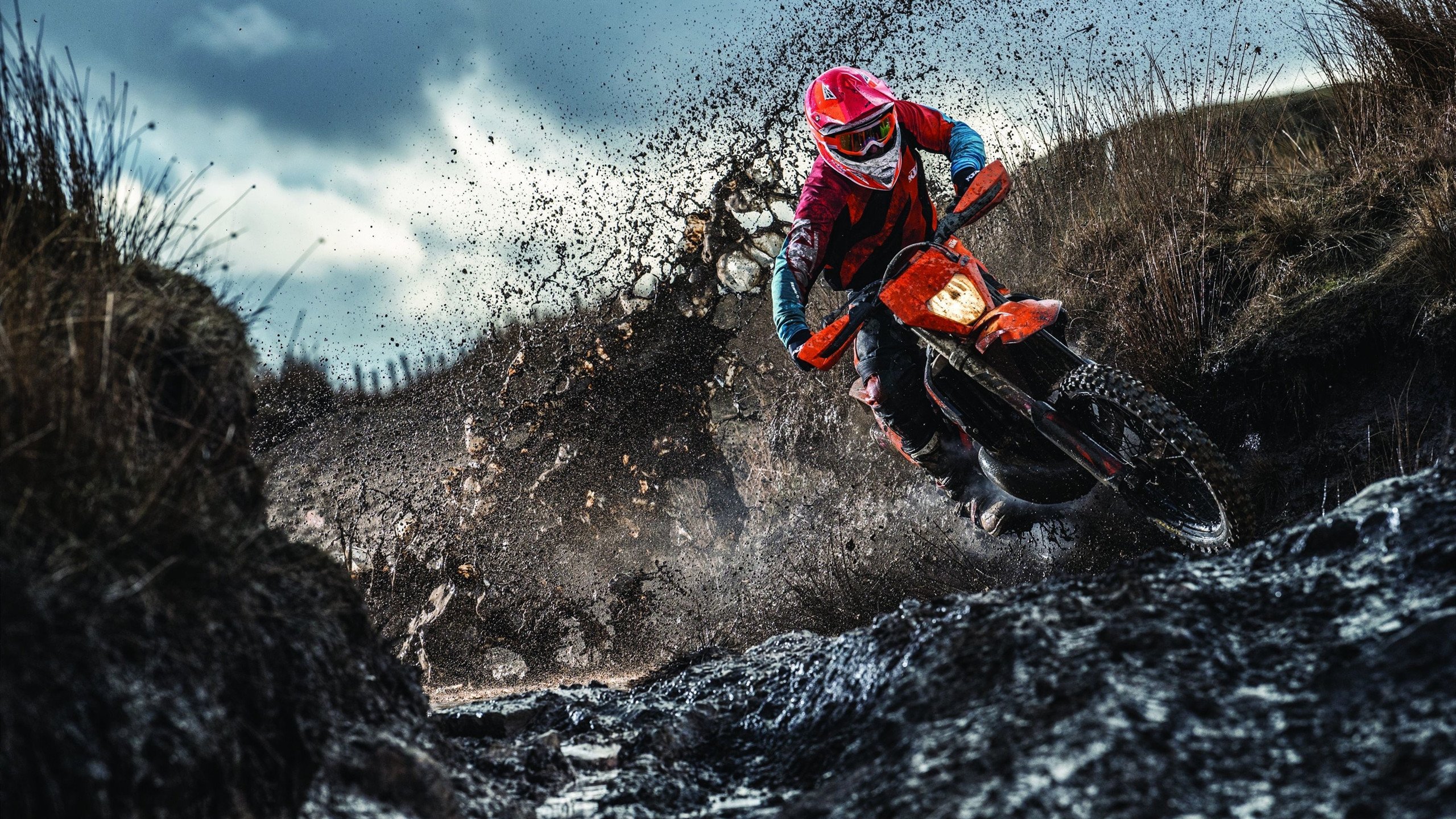 乐鱼游戏入口-“飞跃东安湖：跑酷选手挑战最具难度的障碍赛道”